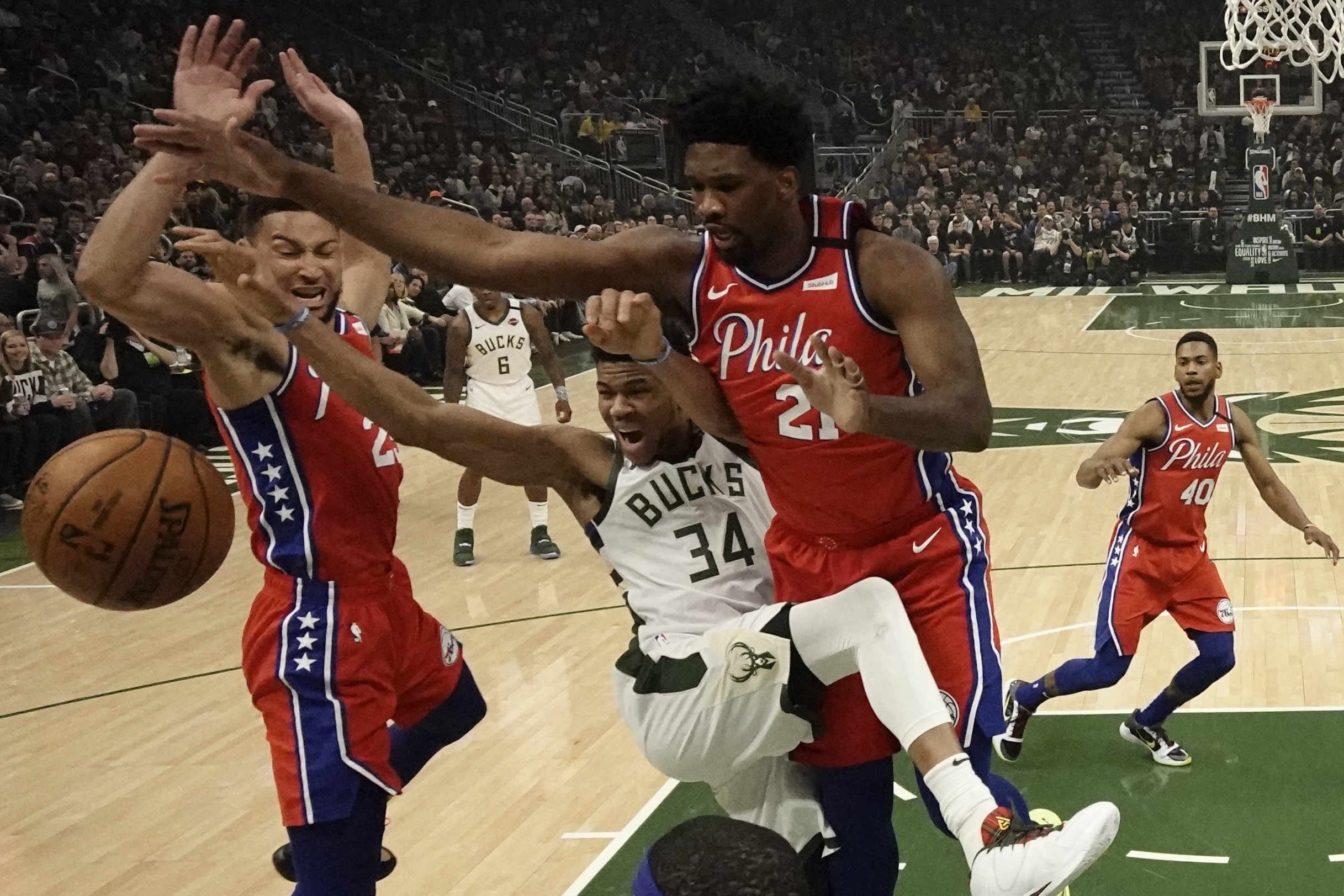 76ers Simmons Out At Least 2 More Weeks With Back Injury